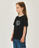 KIDS NECK POINT LETTERING TEE IN BLACK image 2