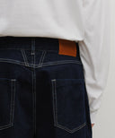 M LOW-WAIST TUCK WIDE DENIM PANTS IN DARK BLUE image 3