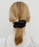 W BASIC COTTON SCRUNCHIE IN BLACK image 4