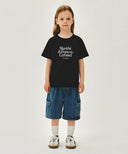 KIDS NECK POINT LETTERING TEE IN BLACK image 5
