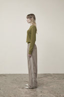 CASHMERE BLENDED ROUND KNIT PULLOVER IN OLIVE image 7
