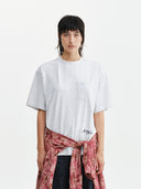 CALLIGRAPHY BACK LOGO POCKET TOP IN LIGHT GRAY