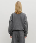 GARMENT DYED SWEATSHIRT IN CHARCOAL GREY